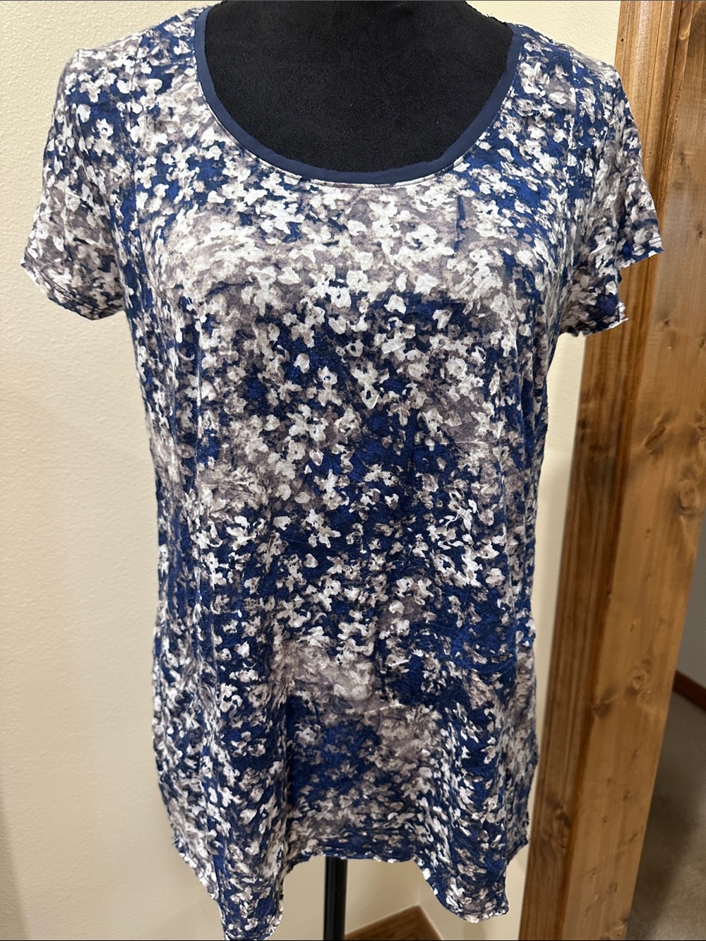 Vera Wang Blue & White Short Sleeve Women's Top